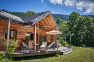 Chalet avec terrasse en bois