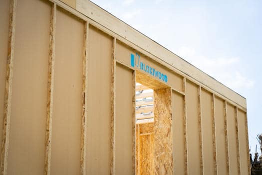 Mur Blokiwood en construction