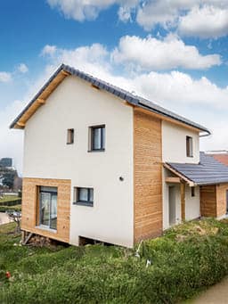 Maison bois prefabriquee Blokiwood enduit et bardage