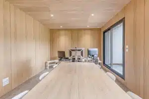 Chalet moderne intérieur bois Blokiwood (3)