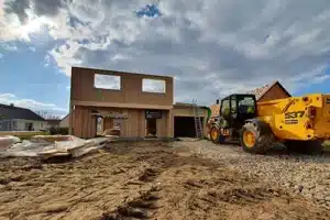 Autoconstruction d'une maison en paille toit plat