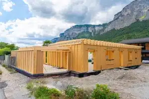 Maison en paille en cours de construction