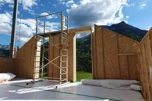 Maisin isolée en paille hachée dans les blocs blokiwood