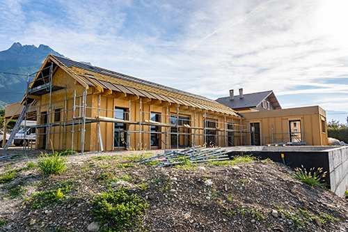 Mise hors d'eau hors d'air maison en paille préfabriquée