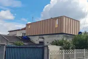 Surélévation bois en kit en ville accès difficile