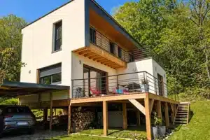 Maison 3 style popup toit plat enduit casquette et bardage
