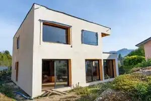 Blokiwood isolé avec paille hachée